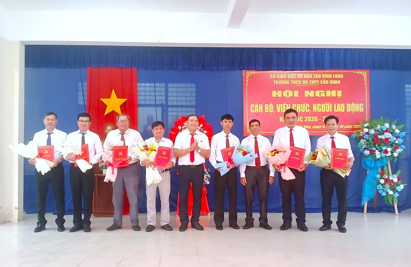 Tân Hòa: Tổ chức hội nghị công bố các quyết định về sắp xếp, thành lập Chi bộ Trường THCS và THPT Cầu Quan trực thuộc Đảng bộ xã