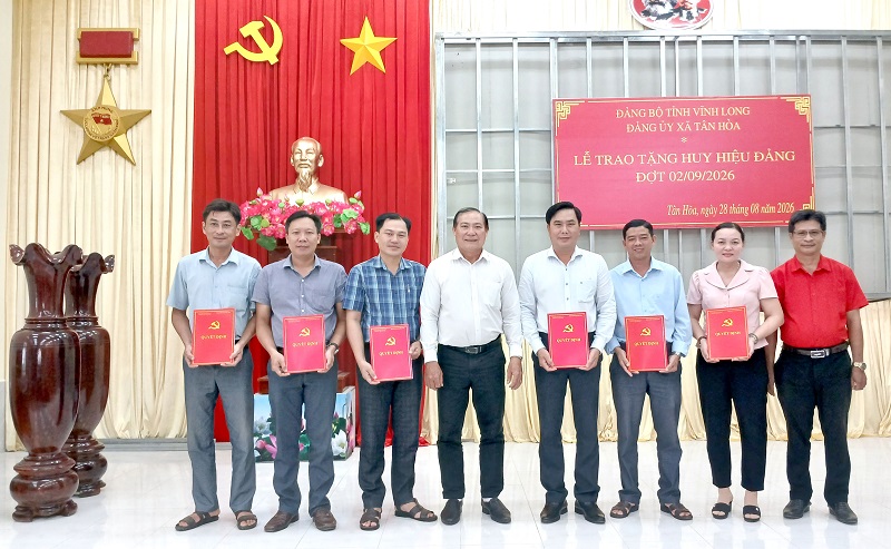 Kết thúc hoạt động của Chi bộ cơ sở các Cơ quan Đảng, Chi bộ cơ sở Ủy ban nhân dân, trực thuộc Đảng bộ xã Tân Hòa