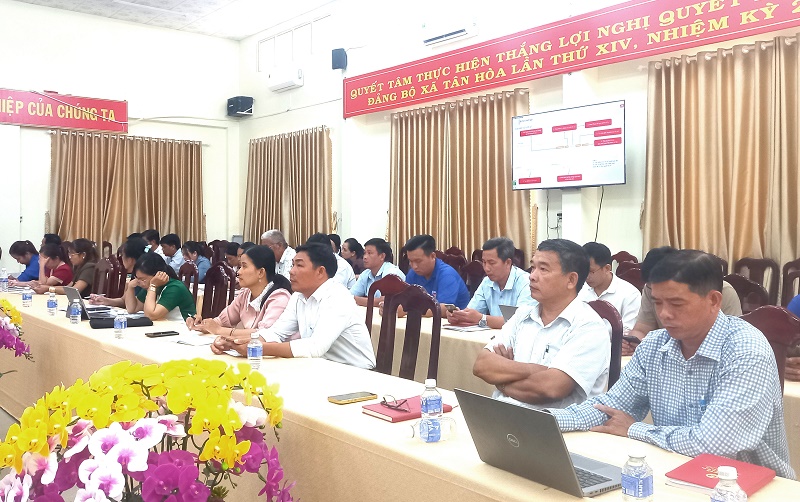 Tân Hòa: Tham dự tập huấn triển khai 4 thủ tục hành chính của Đảng trên môi trường điện tử