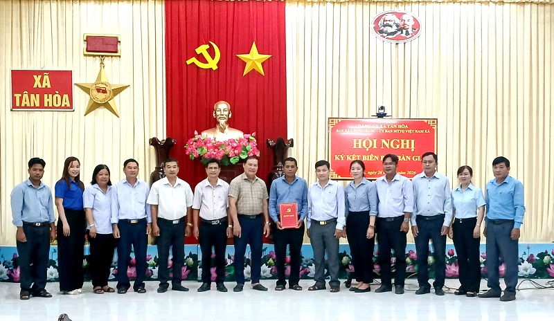 Tân Hòa: Bàn giao chức năng, nhiệm vụ tham mưu về công tác Dân vận từ Ban Xây dựng Đảng Đảng ủy xã sang Ủy ban MTTQ Việt Nam xã