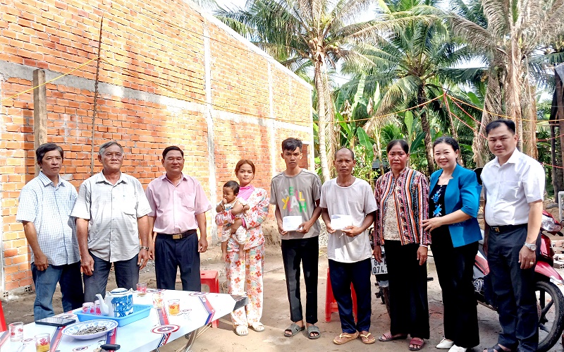 Tân Hòa: Hỗ trợ kinh phí xây dựng nhà ở cho hộ dân bị hỏa hoạn do chập điện