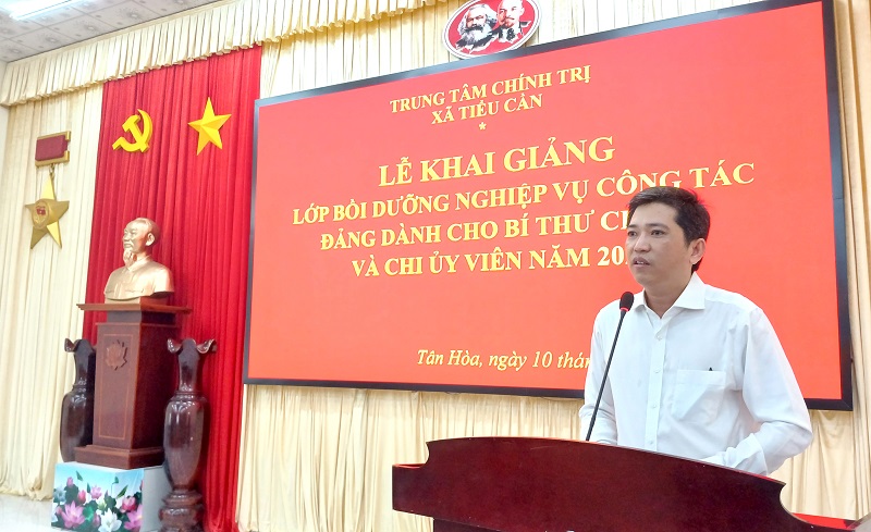 Đảng ủy xã Tân Hòa tổ chức Lễ khai giảng lớp bồi dưỡng nghiệp vụ công tác Đảng dành cho Bí thư Chi bộ và Chi ủy viên các Chi bộ năm 2026