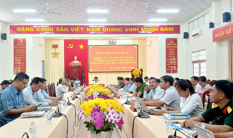 Xã Tân Hòa tham dự Hội nghị trực tuyến nghiên cứu, học tập, quán triệt và triển khai thực hiện các Nghị quyết, Chỉ thị của Bộ Chính trị