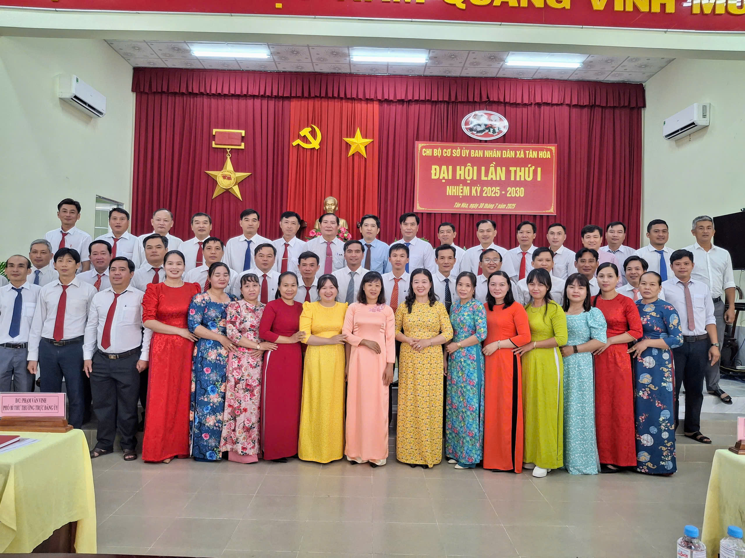 Tân Hoà: Tổ chức Đại hội chi bộ cơ sở UBND xã Tân Hoà lần thứ I, nhiệm kỳ 2025 – 2030
