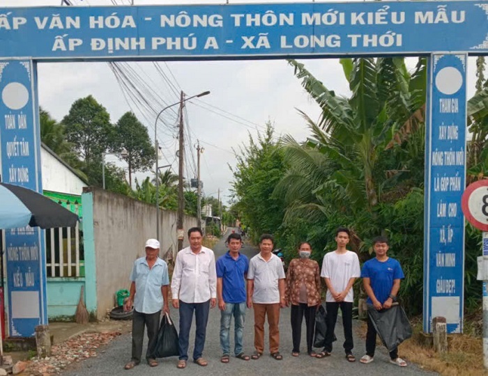 Tân Hòa: tổ chức ra quân tổng vệ sinh, chỉnh trang cảnh quan môi trường gắn với đảm bảo trật tự ATGT trên địa địa bàn xã Tân Hòa