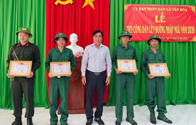 Tân Hoà:Uỷ ban nhân dân xã Tân Hoà tổ chức lễ tiễn công dân lên đường nhập ngũ năm 2026